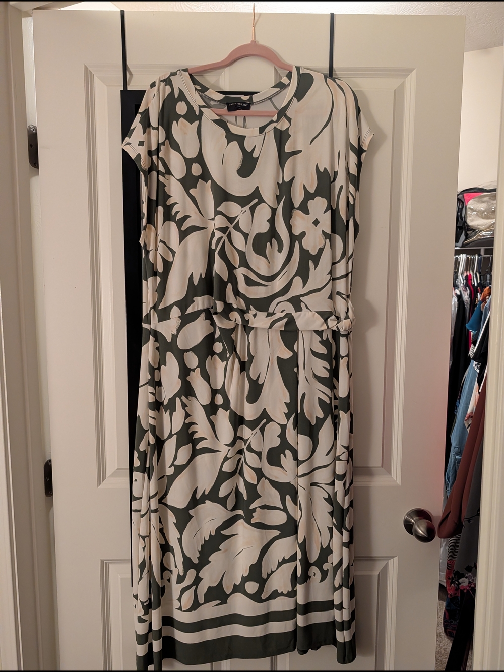 Elegant Leaf-Print Sleeveless Dress in Olive and Cream